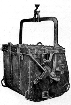 Fig. 27.—Cyclopean Bucket for Depositing Concrete Under
Water (Closed Position).