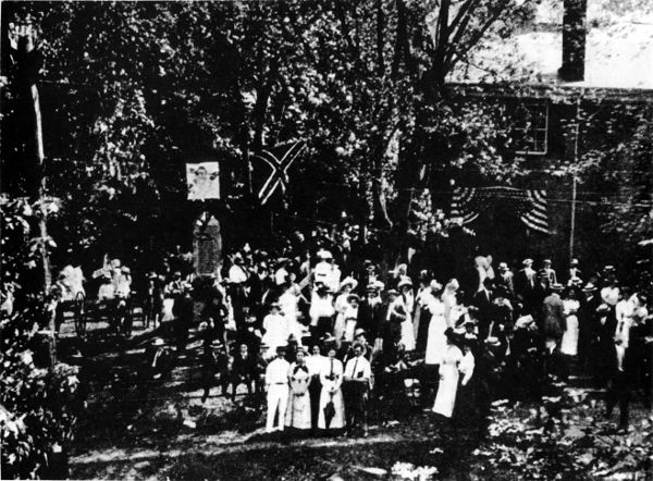 The dedication of the Marr Monument in 1904. Copy by
Lee Hubbard.